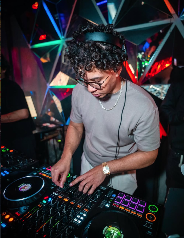 DJ DOMI live photo 4